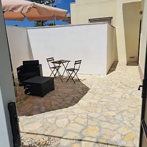 https://la-casa-del-borgo-lecce.lecce-hotels.com